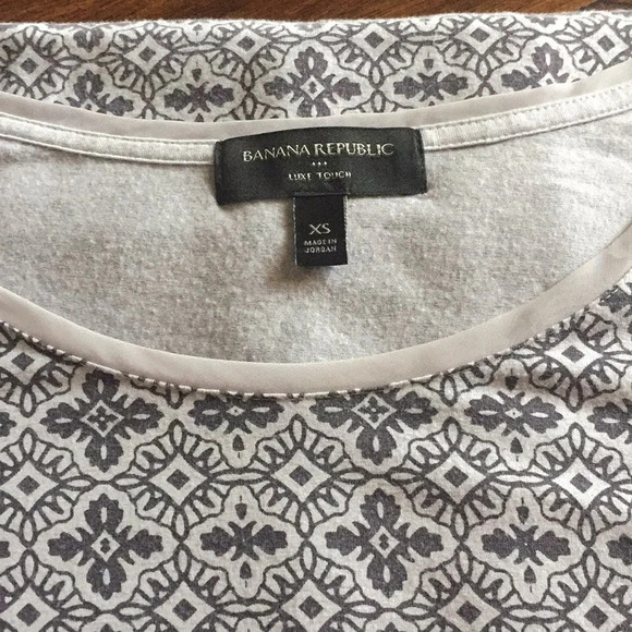 BANANA REPUBLIC Luxe Touch Women's Tee | Color: Gray/Brown | Size: XS - Picture 7 of 8
